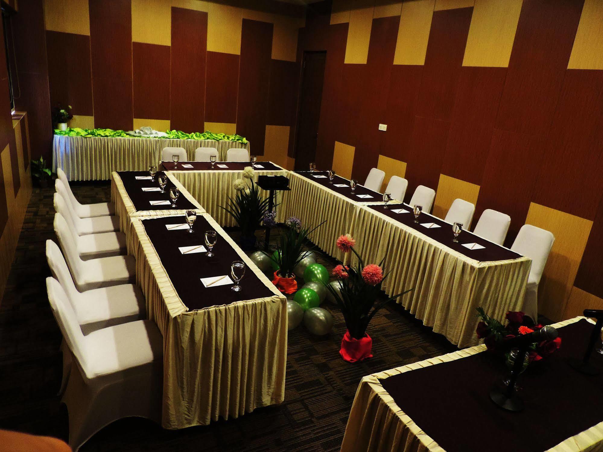 โรงแรมอาร์เบอร์ บิซ มากาซาร์ ภายนอก รูปภาพ